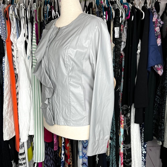 NWOT |•KUT FROM THE KLOTH•| Grey Faux Leather Ruffle Front Jacket Size XL - Picture 6 of 16